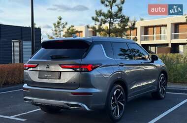 Внедорожник / Кроссовер Mitsubishi Outlander 2022 в 