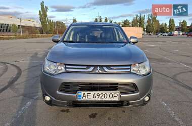 Внедорожник / Кроссовер Mitsubishi Outlander 2013 в 