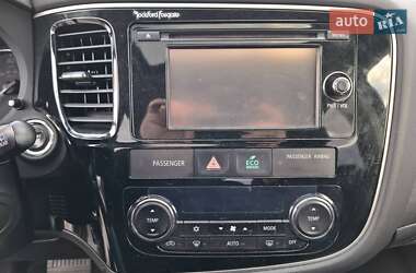 Внедорожник / Кроссовер Mitsubishi Outlander 2013 в 