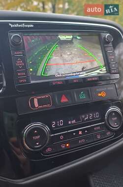 Внедорожник / Кроссовер Mitsubishi Outlander 2012 в 
