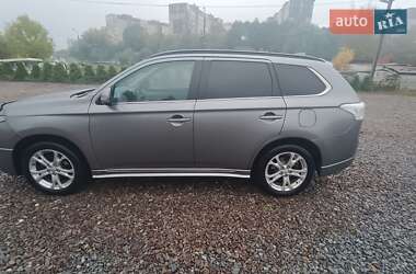 Внедорожник / Кроссовер Mitsubishi Outlander 2012 в 