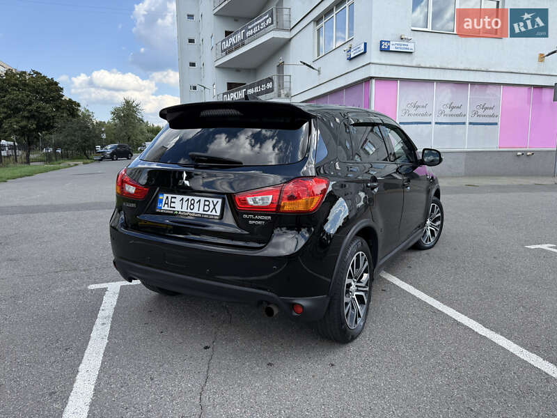 Внедорожник / Кроссовер Mitsubishi Outlander 2016 в Киеве