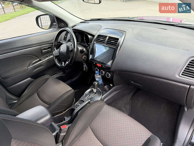 Внедорожник / Кроссовер Mitsubishi Outlander 2016 в Киеве