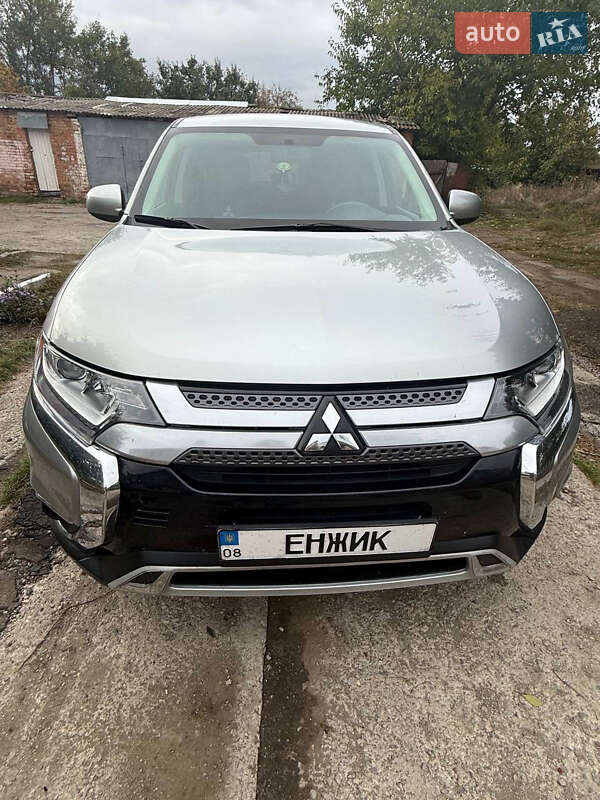 Позашляховик / Кросовер Mitsubishi Outlander 2018 в Запоріжжі