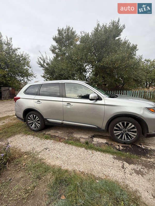 Позашляховик / Кросовер Mitsubishi Outlander 2018 в Запоріжжі