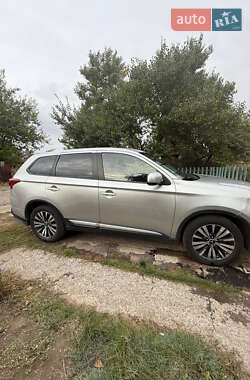 Внедорожник / Кроссовер Mitsubishi Outlander 2018 в 