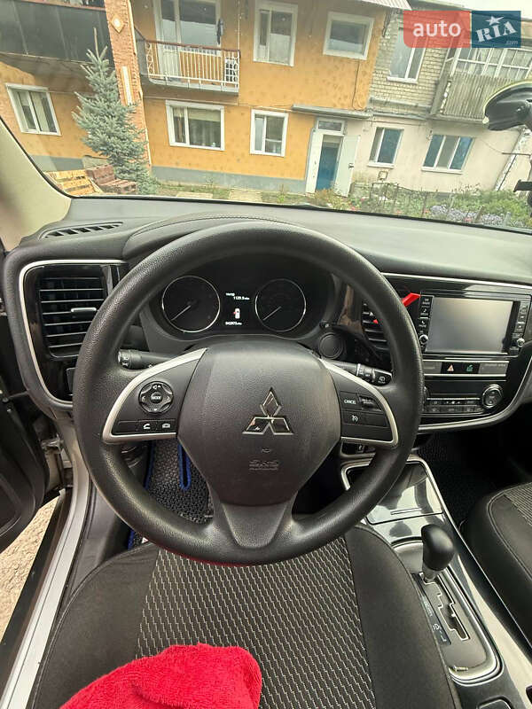 Позашляховик / Кросовер Mitsubishi Outlander 2018 в Запоріжжі