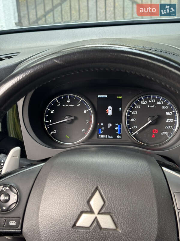 Внедорожник / Кроссовер Mitsubishi Outlander 2017 в Львове фото 24 Внедорожник / Кроссовер Mitsubishi Outlander 2017 в Львове