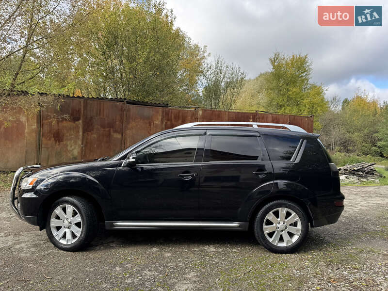 Внедорожник / Кроссовер Mitsubishi Outlander 2010 в Борщеве