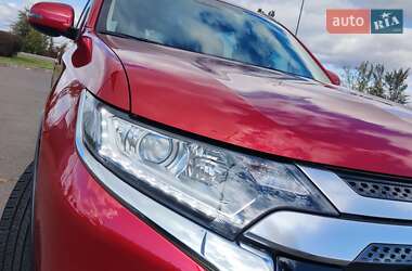 Внедорожник / Кроссовер Mitsubishi Outlander 2018 в 