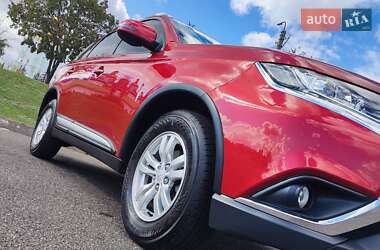 Внедорожник / Кроссовер Mitsubishi Outlander 2018 в 