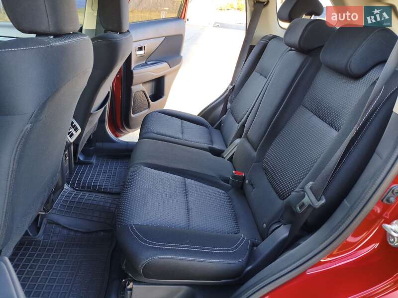Позашляховик / Кросовер Mitsubishi Outlander 2018 в Києві