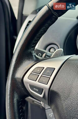 Внедорожник / Кроссовер Mitsubishi Outlander 2012 в 