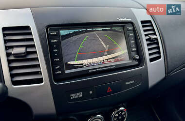 Внедорожник / Кроссовер Mitsubishi Outlander 2012 в 