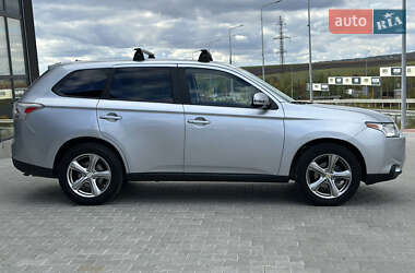 Внедорожник / Кроссовер Mitsubishi Outlander 2013 в 