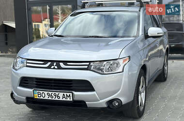 Внедорожник / Кроссовер Mitsubishi Outlander 2013 в 