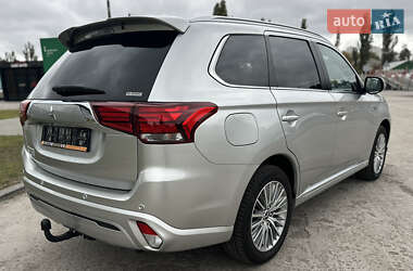 Внедорожник / Кроссовер Mitsubishi Outlander 2020 в 