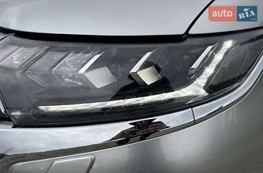 Внедорожник / Кроссовер Mitsubishi Outlander 2020 в 