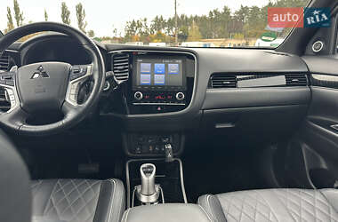 Внедорожник / Кроссовер Mitsubishi Outlander 2020 в 