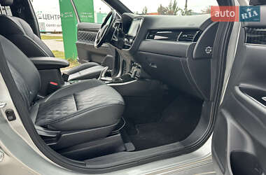 Внедорожник / Кроссовер Mitsubishi Outlander 2020 в 
