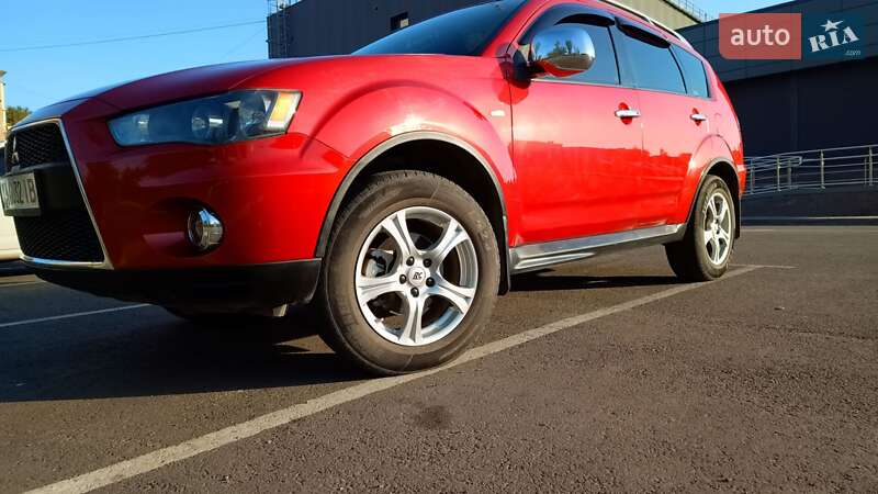Внедорожник / Кроссовер Mitsubishi Outlander 2010 в Кривом Роге