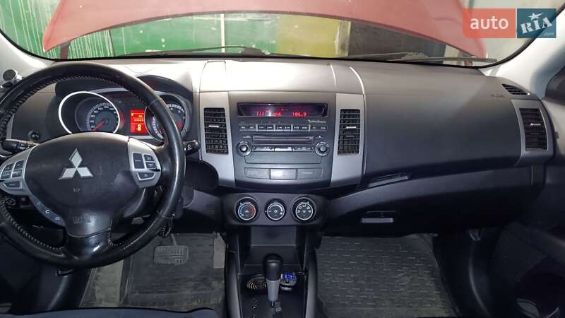 Внедорожник / Кроссовер Mitsubishi Outlander 2010 в Кривом Роге