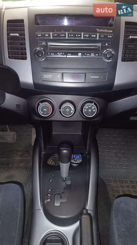 Внедорожник / Кроссовер Mitsubishi Outlander 2010 в Кривом Роге