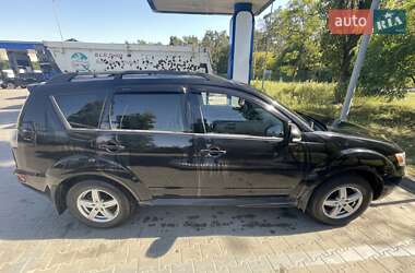 Внедорожник / Кроссовер Mitsubishi Outlander 2011 в 
