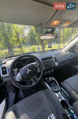 Внедорожник / Кроссовер Mitsubishi Outlander 2011 в 