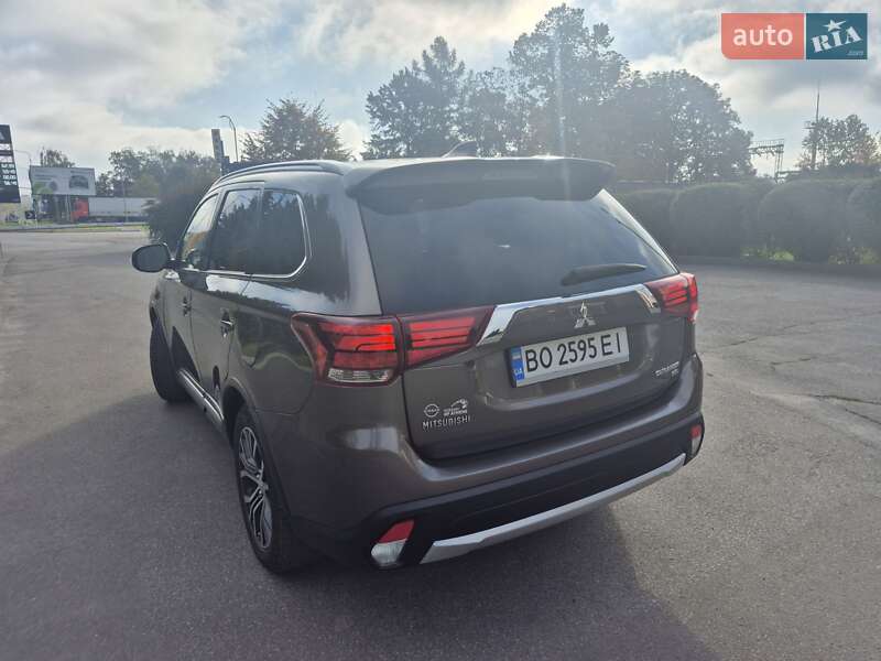 Позашляховик / Кросовер Mitsubishi Outlander 2017 в Тернополі