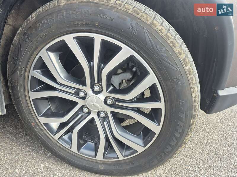 Позашляховик / Кросовер Mitsubishi Outlander 2017 в Тернополі