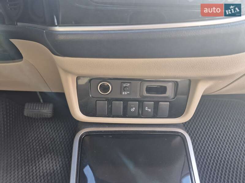 Позашляховик / Кросовер Mitsubishi Outlander 2017 в Тернополі