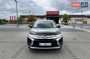 Внедорожник / Кроссовер Mitsubishi Outlander 2016 в 