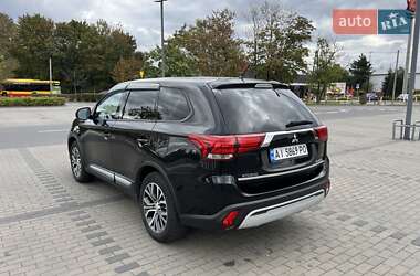 Внедорожник / Кроссовер Mitsubishi Outlander 2016 в 