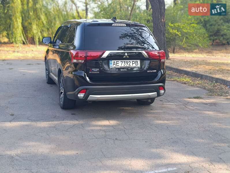 Внедорожник / Кроссовер Mitsubishi Outlander 2017 в Кривом Роге