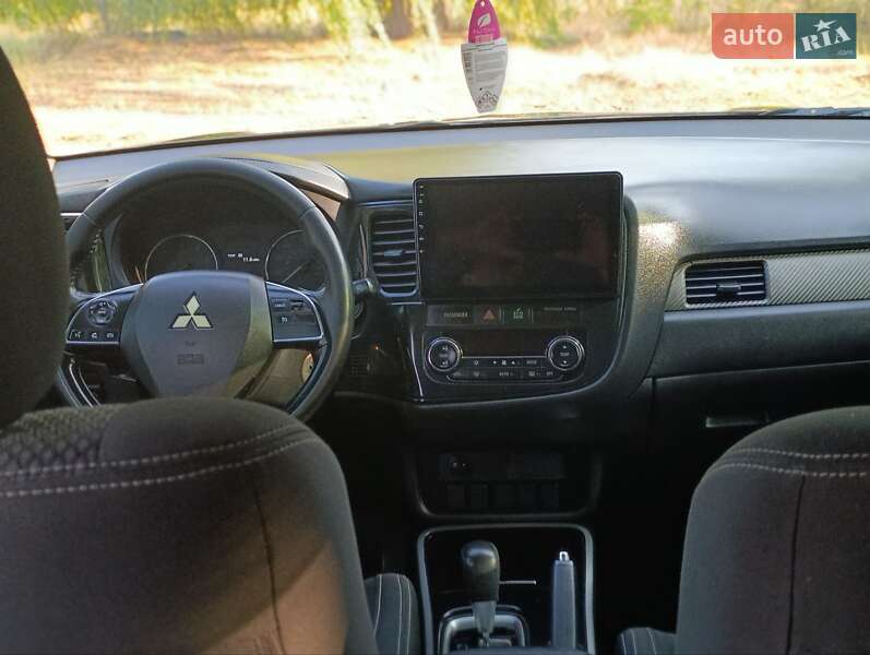 Внедорожник / Кроссовер Mitsubishi Outlander 2017 в Кривом Роге