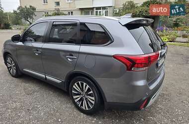 Внедорожник / Кроссовер Mitsubishi Outlander 2018 в 