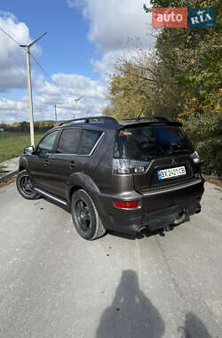 Позашляховик / Кросовер Mitsubishi Outlander 2012 в  фото 3 Позашляховик / Кросовер Mitsubishi Outlander 2012 в
