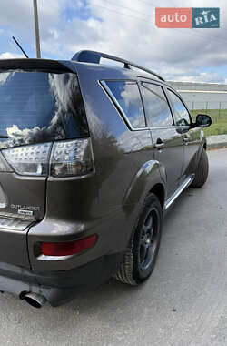 Позашляховик / Кросовер Mitsubishi Outlander 2012 в  фото 7 Позашляховик / Кросовер Mitsubishi Outlander 2012 в