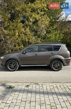 Позашляховик / Кросовер Mitsubishi Outlander 2012 в  фото 12 Позашляховик / Кросовер Mitsubishi Outlander 2012 в