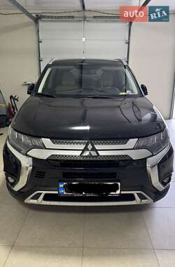 Внедорожник / Кроссовер Mitsubishi Outlander 2023 в Долинской