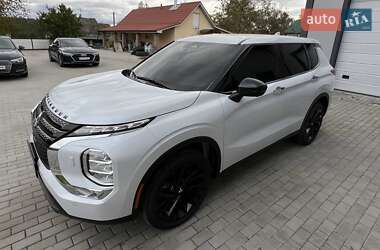 Внедорожник / Кроссовер Mitsubishi Outlander 2023 в 