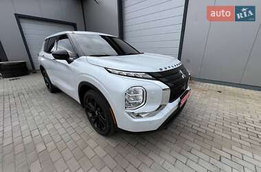 Внедорожник / Кроссовер Mitsubishi Outlander 2023 в 