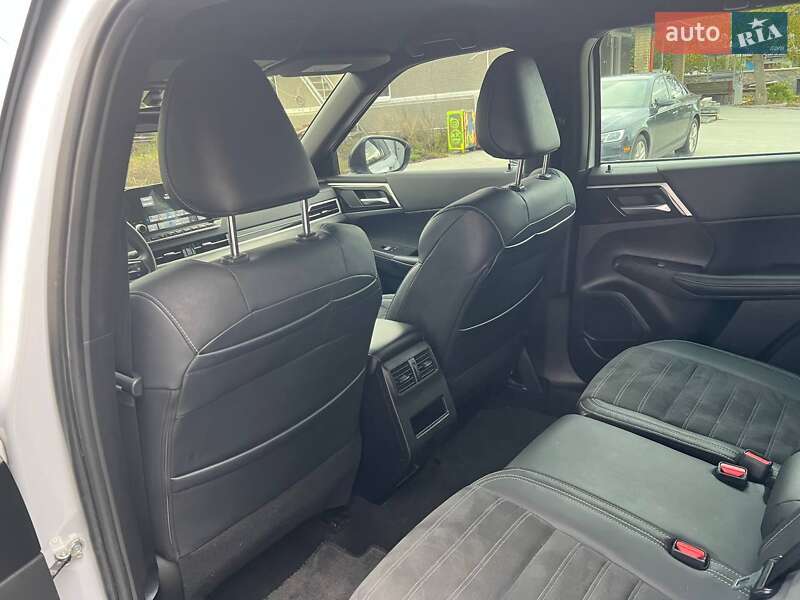 Внедорожник / Кроссовер Mitsubishi Outlander 2023 в Киеве