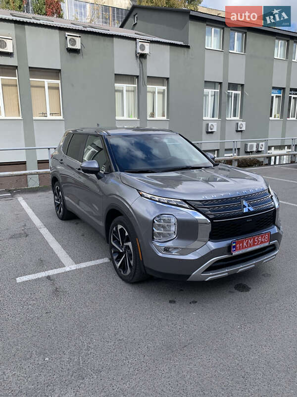 Внедорожник / Кроссовер Mitsubishi Outlander 2022 в Киеве