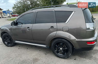 Внедорожник / Кроссовер Mitsubishi Outlander 2011 в 