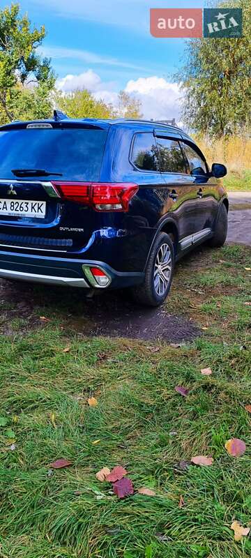 Внедорожник / Кроссовер Mitsubishi Outlander 2017 в Смеле