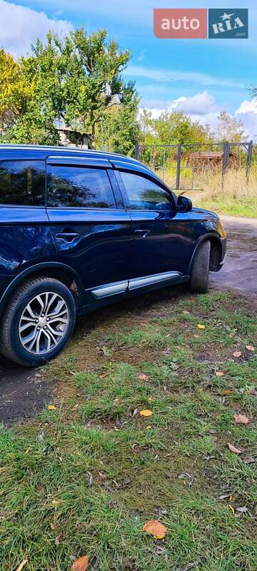 Внедорожник / Кроссовер Mitsubishi Outlander 2017 в Смеле