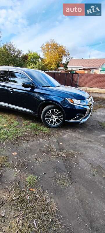 Внедорожник / Кроссовер Mitsubishi Outlander 2017 в Смеле