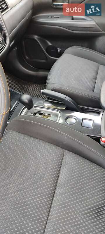 Внедорожник / Кроссовер Mitsubishi Outlander 2017 в Смеле